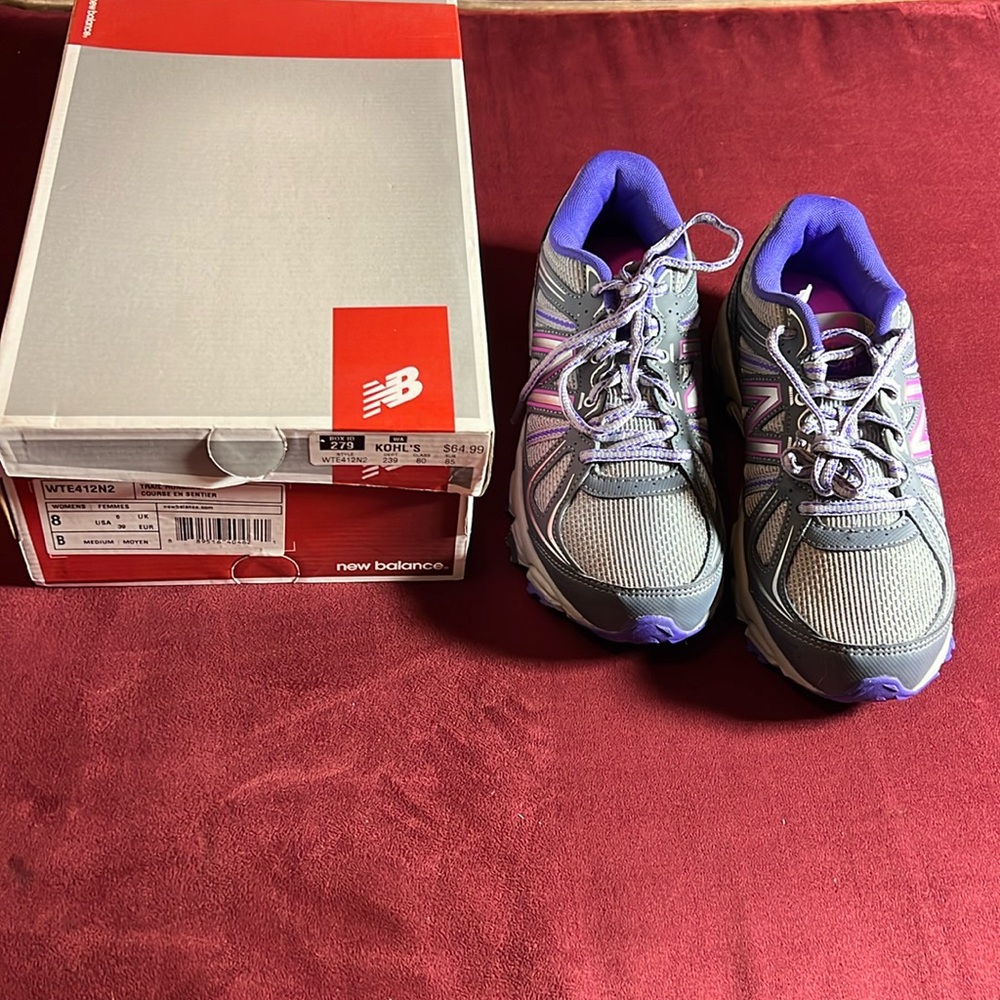 NWT new balance trail running shoes (size 8M)